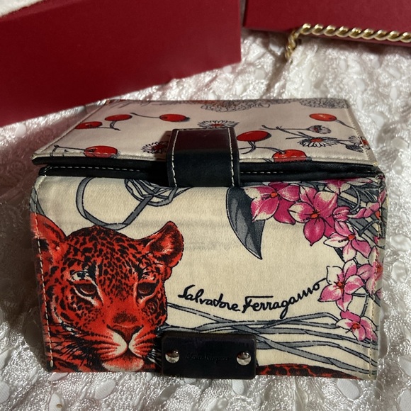 Salvatore Ferragamo Lioness Wallet - Picture 15 of 17